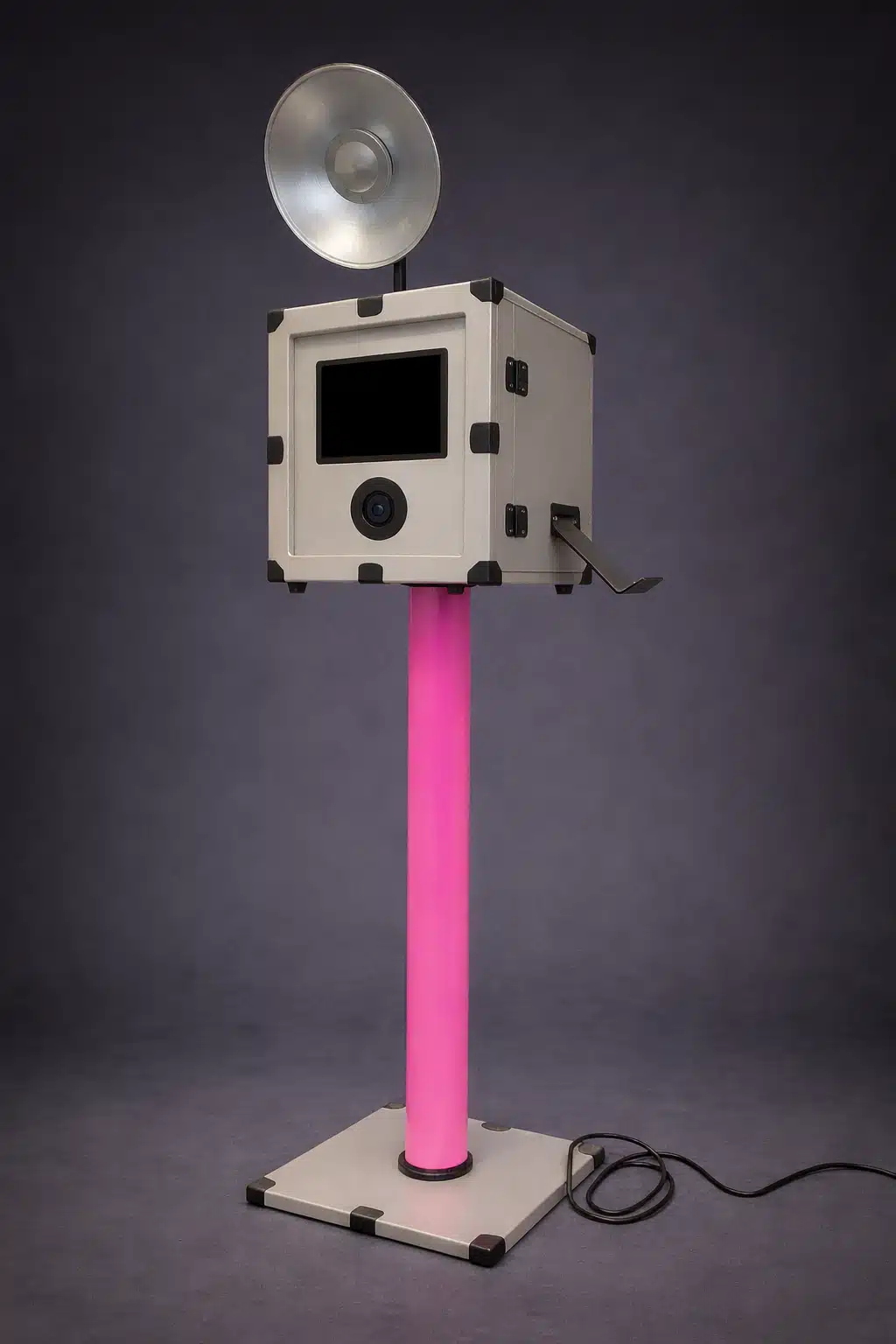 Fotobox mit pinker Säule für Events und Partys